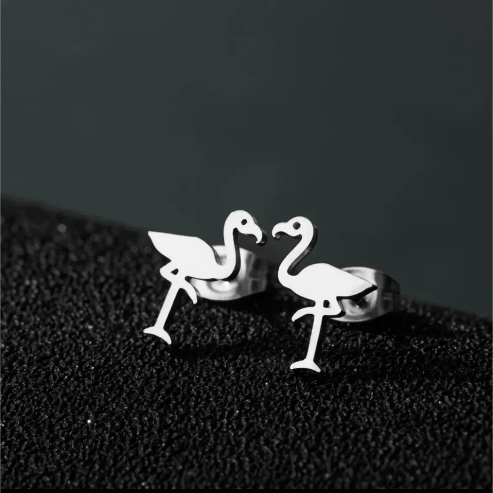 NEW Dainty Flamingo stud Earrings Silver color - Boutique - Picture 2 of 4
